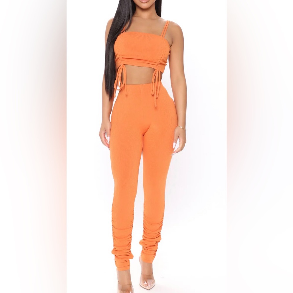 NWT!! Fashion Nova Orange 2 piece ruched legging set size Medium
